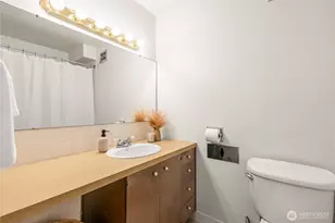 521 5th Ave W, Seattle, WA 98119 - Photo 16