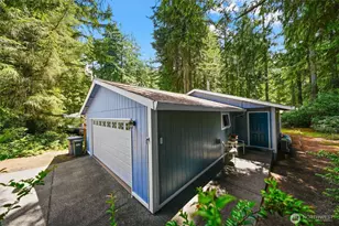11222 Country Club Pl, Anderson Island, WA 98303 - Photo 2