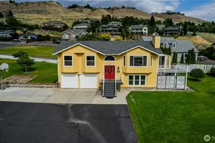 210 25th St NE, East Wenatchee, WA 98802 - Photo 2