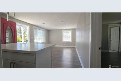 12053 70 Avenue S, Seattle, WA 98178 - Photo 6