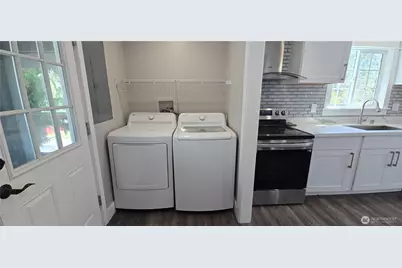 12053 70 Avenue S, Seattle, WA 98178 - Photo 8