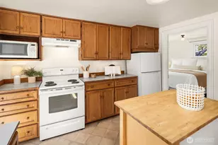 9213 25th Ave NE, Seattle, WA 98115 - Photo 12