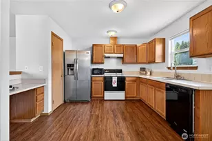 12205 135th St E, Puyallup, WA 98374 - Photo 10