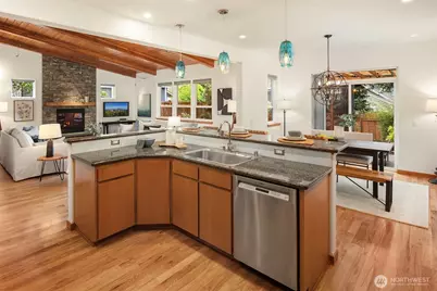 911 NW 59th Street, Seattle, WA 98107 - Photo 10