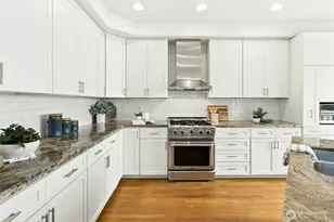 621 NE 77th St, Seattle, WA 98115 - Photo 10