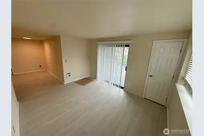 929 N 105th Street #C, Seattle, WA 98133 - Photo 2