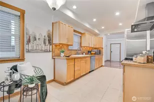 1116 6th Ave N, Seattle, WA 98109 - Photo 12
