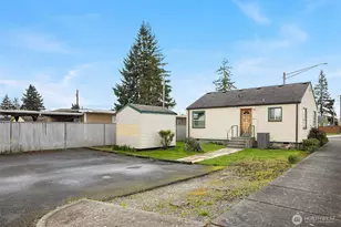 1103 9th St, Marysville, WA 98270 - Photo 2