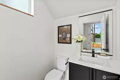 4116 A Burke Avenue N, Seattle, WA 98103 - Photo 16