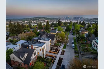 4116 A Burke Avenue N, Seattle, WA 98103 - Photo 2