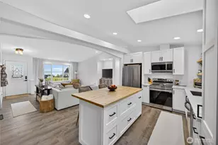 1584 Country Club Dr, Camano Island, WA 98282 - Photo 10
