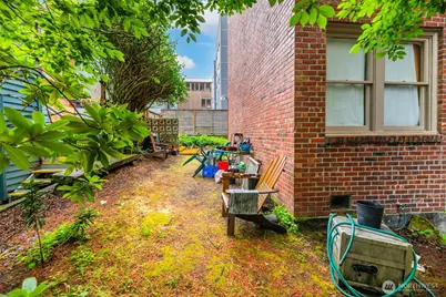 1427 3rd Avenue W #8, Seattle, WA 98119 - Photo 30