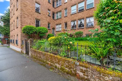 1427 3rd Avenue W #8, Seattle, WA 98119 - Photo 4