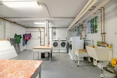 1427 3rd Avenue W #8, Seattle, WA 98119 - Photo 22