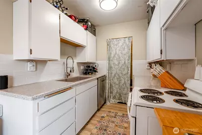 1427 3rd Avenue W #8, Seattle, WA 98119 - Photo 12