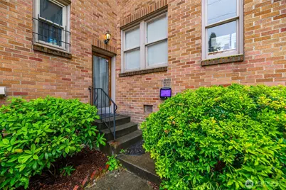 1427 3rd Avenue W #8, Seattle, WA 98119 - Photo 2