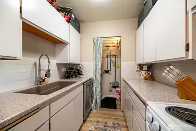 1427 3rd Avenue W #8, Seattle, WA 98119 - Photo 14