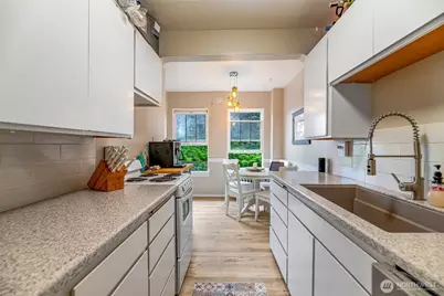 1427 3rd Avenue W #8, Seattle, WA 98119 - Photo 16