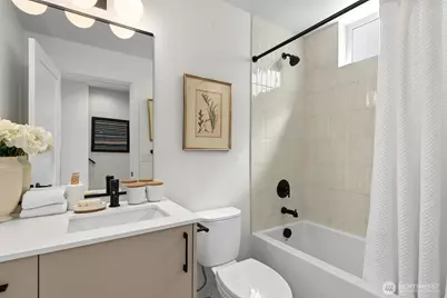 4122 B Burke Avenue N, Seattle, WA 98103 - Photo 22