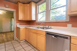 2214 N 60th St, Seattle, WA 98103 - Photo 4