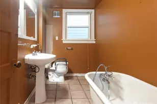 2214 N 60th St, Seattle, WA 98103 - Photo 8