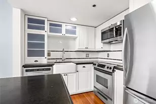 201 Galer St, Seattle, WA 98109 - Photo 4