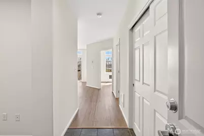 18 Dravus Street #407, Seattle, WA 98109 - Photo 2