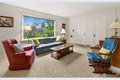 8218 Latona Avenue NE, Seattle, WA 98115 - Photo 4