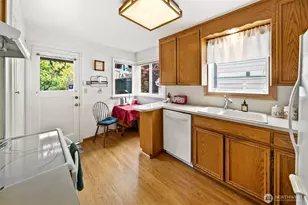 8218 Latona Ave NE, Seattle, WA 98115 - Photo 8