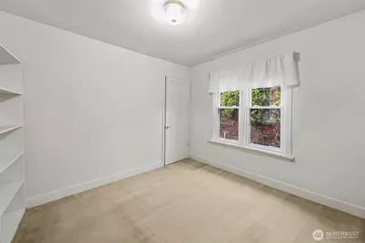 8218 Latona Avenue NE, Seattle, WA 98115 - Photo 14
