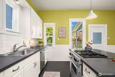 2434 S Irving Street, Seattle, WA 98144 - Photo 10