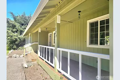 727 Tipsoo Loop S, Rainier, WA 98576 - Photo 4
