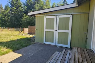 727 Tipsoo Loop S, Rainier, WA 98576 - Photo 34