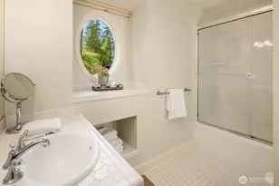 232 Overlake Dr E, Medina, WA 98039 - Photo 28