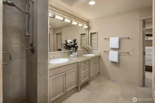 232 Overlake Dr E, Medina, WA 98039 - Photo 22
