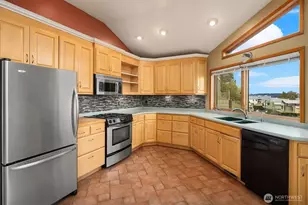 557 5th Ave W, Kirkland, WA 98033 - Photo 12