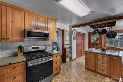 2715 Cedarwood Avenue, Bellingham, WA 98225 - Photo 8
