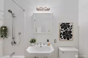 1902 Bigelow Ave N, Seattle, WA 98109 - Photo 18