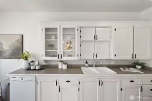 1902 Bigelow Ave N, Seattle, WA 98109 - Photo 14