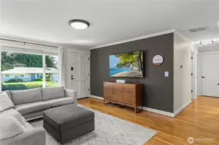 2012 168th Ave, Bellevue, WA 98008 - Photo 4