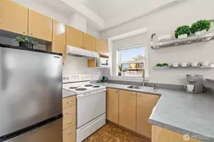 425 Vine St, Seattle, WA 98121 - Photo 12