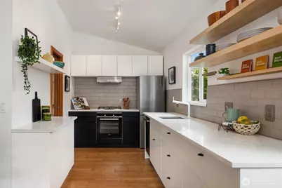 8729 12th Avenue NW, Seattle, WA 98117 - Photo 16