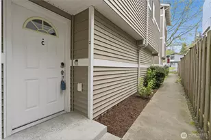 10520 Whitman Ave N, Seattle, WA 98133 - Photo 2