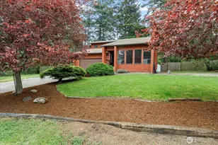 2190 Norcliffe Way, Oak Harbor, WA 98277 - Photo 2