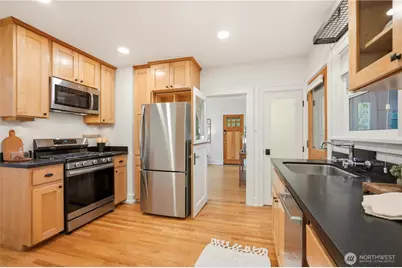 2208 NE 75th Street, Seattle, WA 98115 - Photo 8
