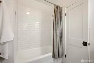2208 NE 75th St, Seattle, WA 98115 - Photo 16