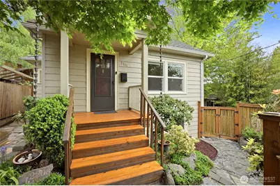 2208 NE 75th Street, Seattle, WA 98115 - Photo 2