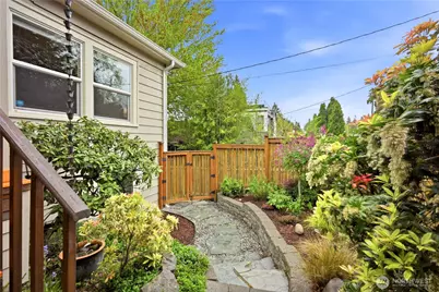 2208 NE 75th Street, Seattle, WA 98115 - Photo 32