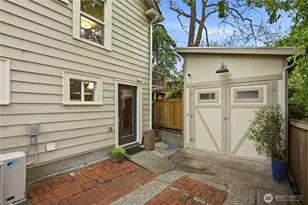 2208 NE 75th St, Seattle, WA 98115 - Photo 36