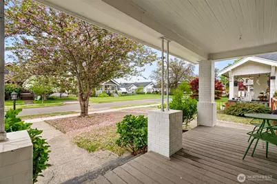 809 Sumner Avenue, Sumner, WA 98390 - Photo 2